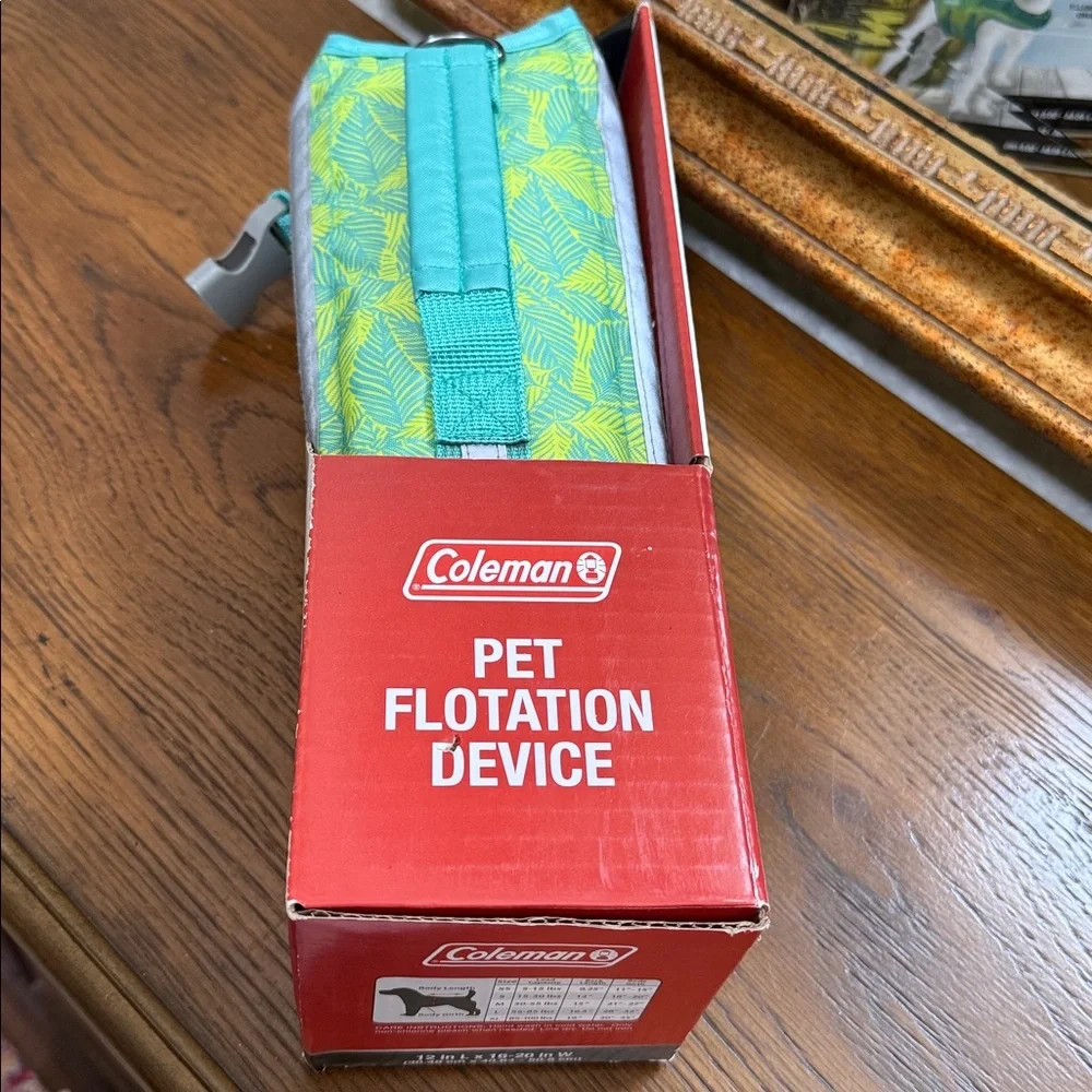 Coleman Pet Flotation Vest in Tropical Green. Size Small.